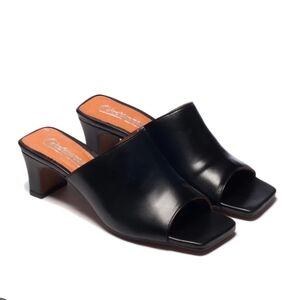 L'intervalle black leather slide sandals size 9